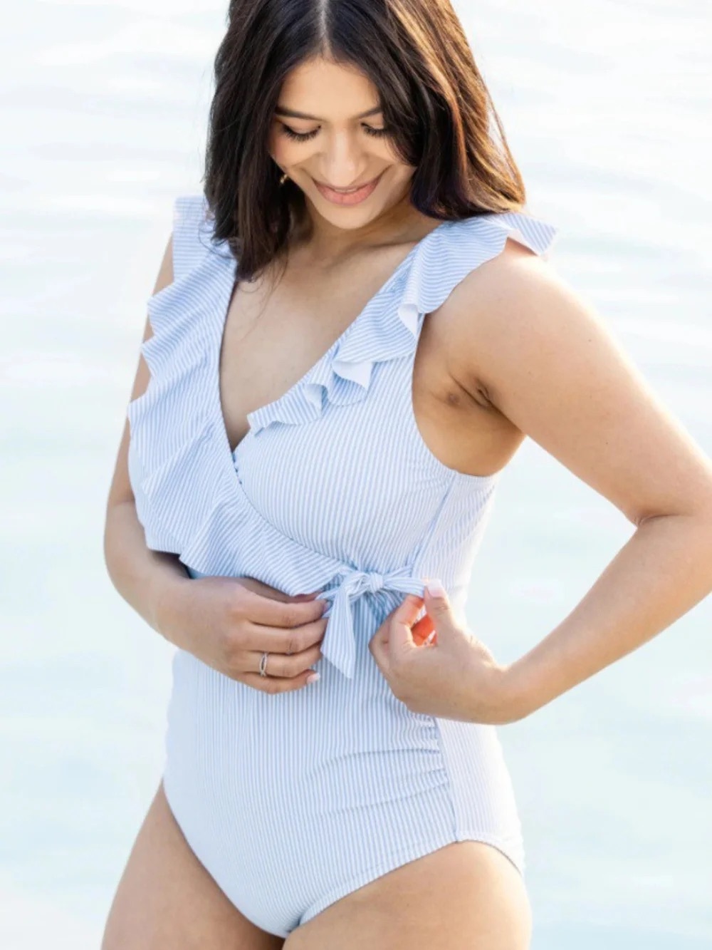 Kindred Bravely Blue/Whte Seersucker Ruffle Wrap Maternity Swimsuit, M, MSRP $89 - Picture 2 of 10